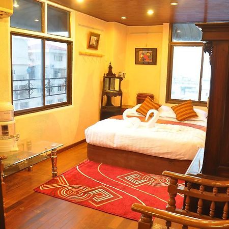 Asian Bliss Myanmar Hostel Янгон Екстер'єр фото