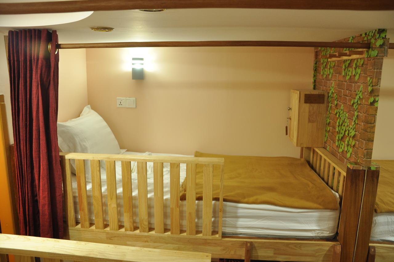 Asian Bliss Myanmar Hostel Янгон Екстер'єр фото