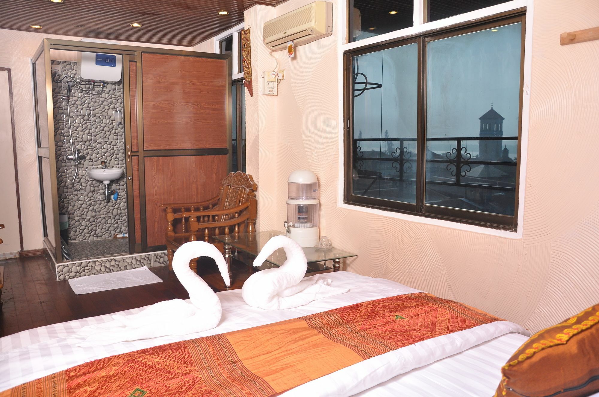 Asian Bliss Myanmar Hostel Янгон Екстер'єр фото